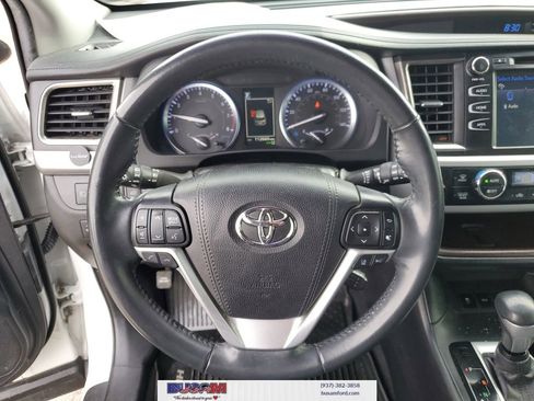Used 2019 Toyota Highlander XLE image 24
