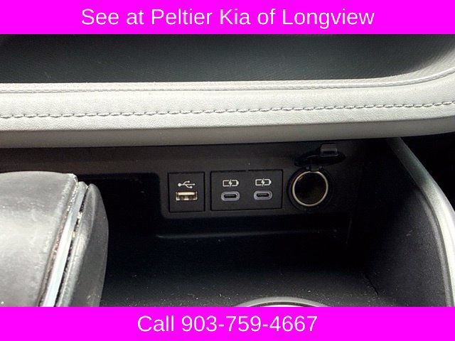 Used 2023 Toyota Highlander LE FWD image 21