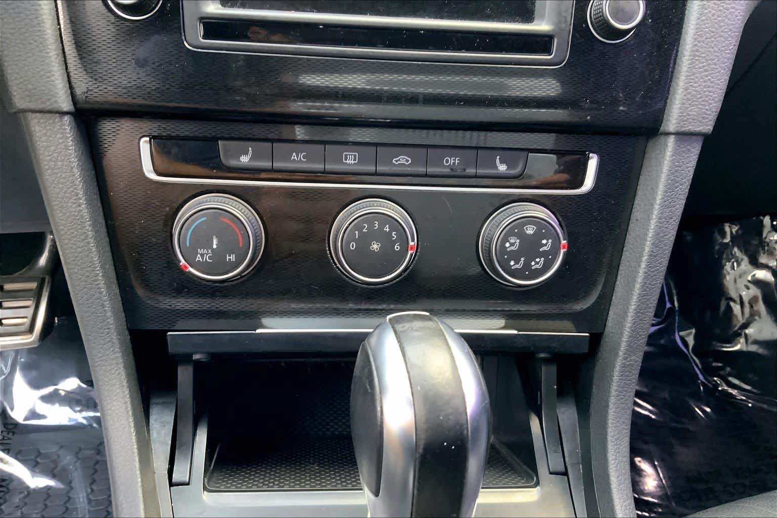Used 2017 Volkswagen GTI SE FWD image 23