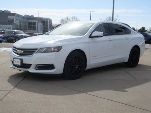 Used 2015 Chevrolet Impala LT w/ Convenience Package image 3