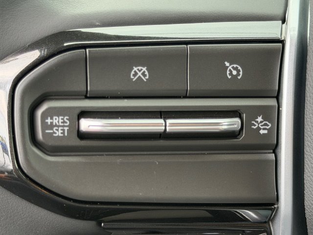 Used 2026 Chevrolet Colorado ZR2 w/ Technology Package AWD/4WD image 29