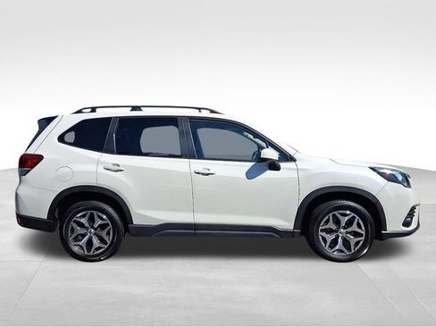 Used 2024 Subaru Forester Premium AWD/4WD image 7