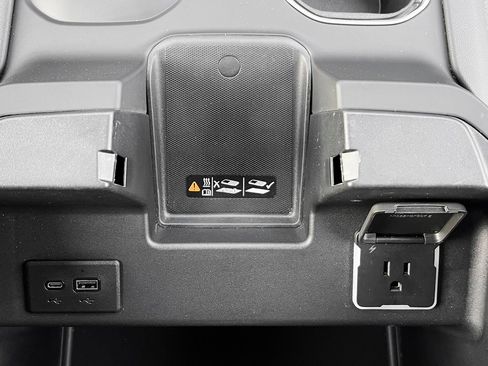 Used 2024 GMC Sierra 2500 Denali image 27