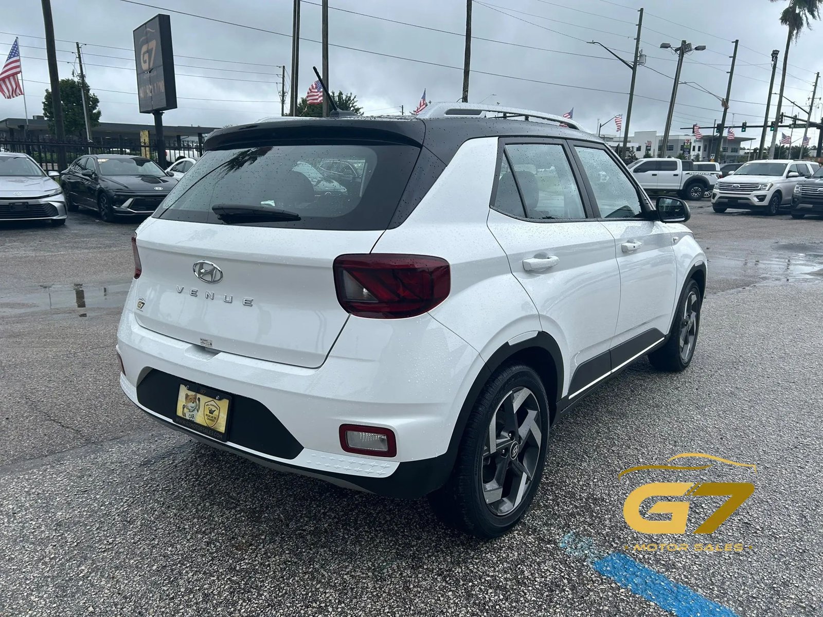 Used 2025 Hyundai Venue Limited FWD image 6