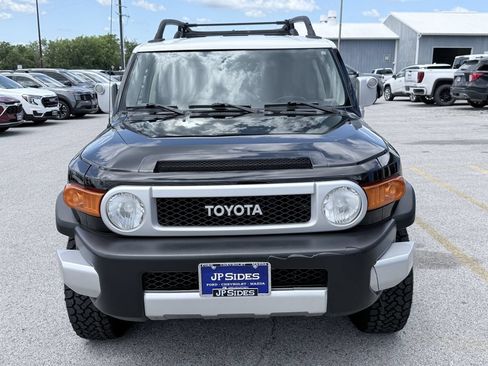 Used 2013 Toyota FJ Cruiser 4WD w/ Convenience Pkg image 2