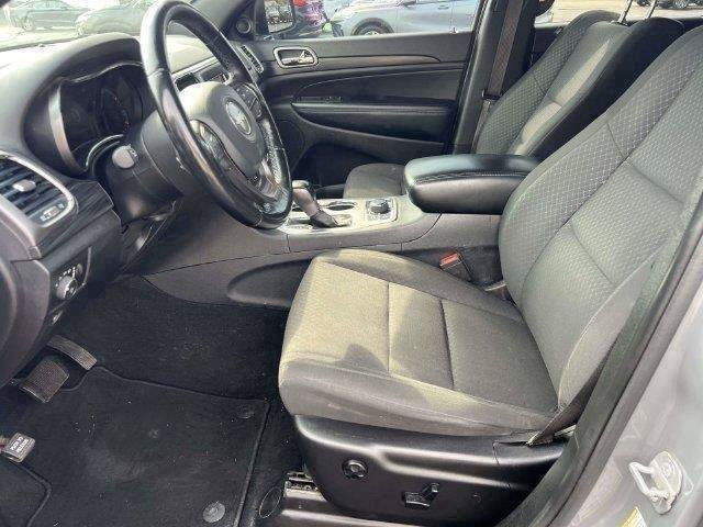 Used 2020 Jeep Grand Cherokee Laredo AWD/4WD image 18