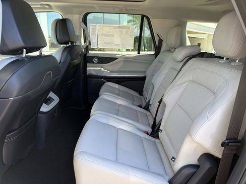 New 2026 Lincoln Navigator L Reserve AWD/4WD image 16
