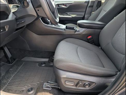Used 2024 Toyota RAV4 XLE image 9