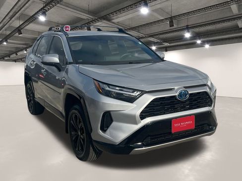 Used 2024 Toyota RAV4 SE image 2