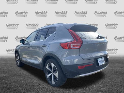 Used 2025 Volvo XC40 B5 Plus image 8