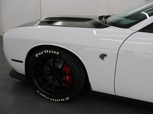 Used 2017 Dodge Challenger SRT Hellcat RWD image 34