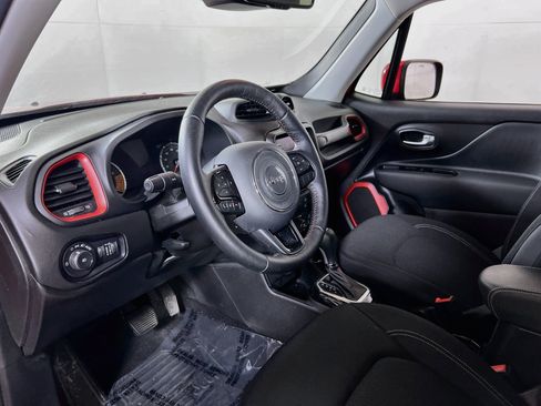 Used 2022 Jeep Renegade Latitude w/ Convenience Group AWD/4WD image 9
