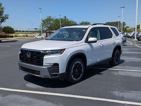 New 2026 Honda Pilot Touring image 7