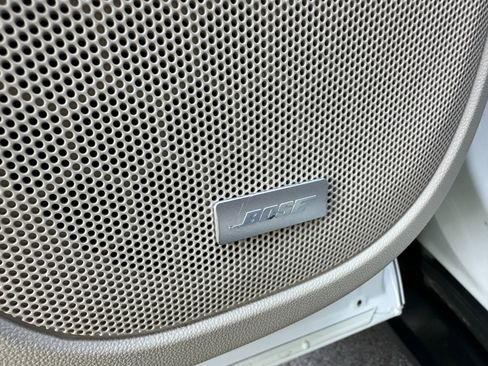 Used 2022 GMC Acadia Denali w/ Denali Technology Package image 12