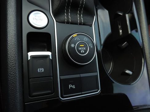 Used 2023 Volkswagen Atlas SEL AWD/4WD image 31