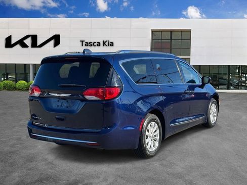 Used 2019 Chrysler Pacifica Touring-L image 3