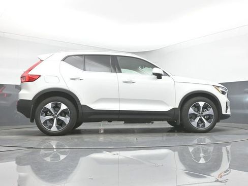 Used 2023 Volvo XC40 B4 Plus w/ Protection Package Premier image 42