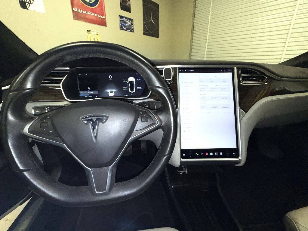 Used 2016 Tesla Model S 85 RWD image 37