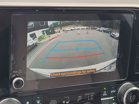 Used 2024 Toyota Highlander LE image 20