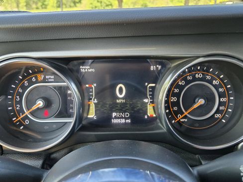 Used 2021 Jeep Wrangler Unlimited Sahara image 23