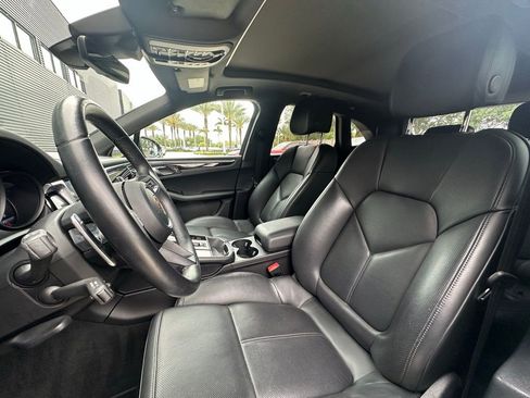 Certified 2023 Porsche Macan AWD/4WD image 5