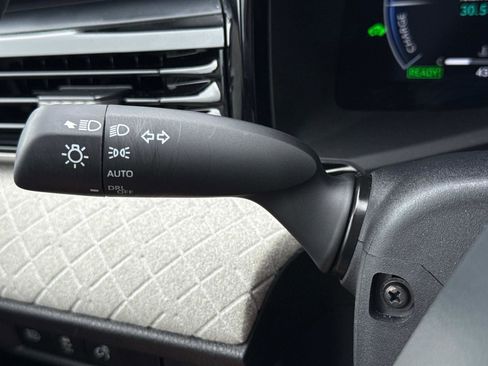 Used 2025 Toyota Camry XLE image 9