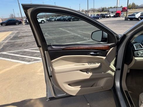 Used 2010 Cadillac SRX Luxury image 11