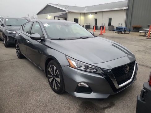 Used 2022 Nissan Altima 2.5 SV image 3