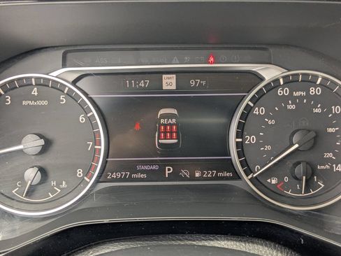 Used 2025 Nissan Pathfinder SL FWD image 24