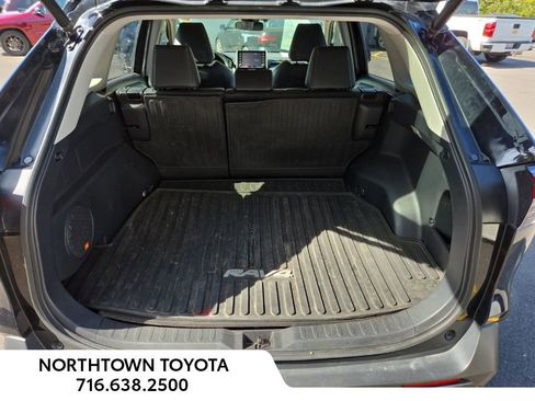 Used 2019 Toyota RAV4 XLE Premium image 10