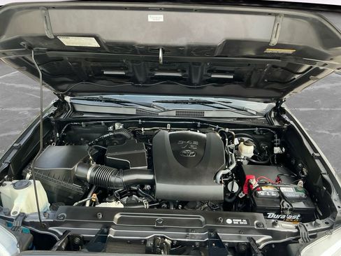 Used 2018 Toyota Tacoma TRD Sport image 18