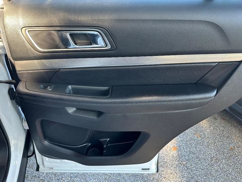 Used 2018 Ford Explorer XLT image 24