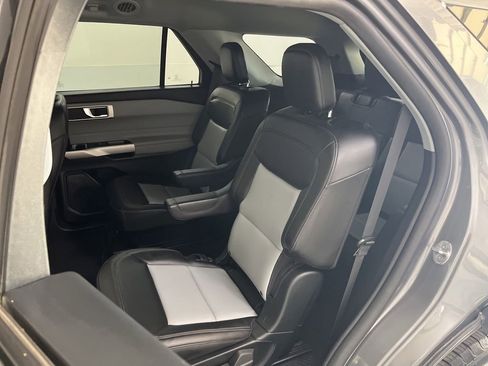 Used 2023 Ford Explorer XLT w/ Equipment Group 202A AWD/4WD image 19