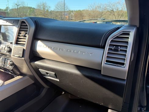 Used 2017 Ford F250 Lariat w/ Lariat Ultimate Package image 32