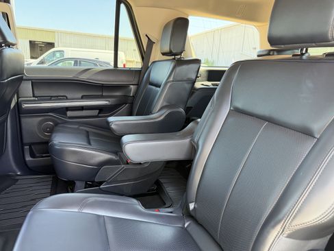 Used 2024 Ford Expedition XLT RWD image 28