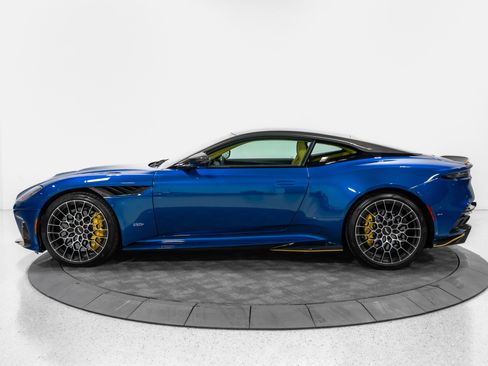 Used 2023 Aston Martin DBS Coupe RWD image 6
