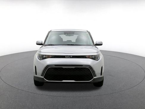 Used 2025 Kia Soul LX w/ LX Technology Package FWD image 2