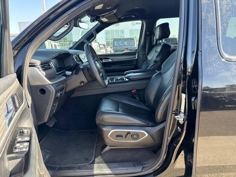 Used 2024 Jeep Wagoneer L Series II RWD image 22