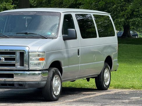 Used 2010 Ford E-350 and Econoline 350 XL RWD image 17