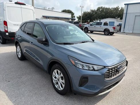 Used 2025 Ford Escape Active w/ Tech Pack #1 FWD image 3
