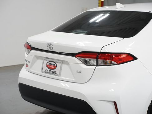 Used 2025 Toyota Corolla LE FWD image 9
