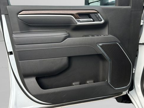 Used 2025 Chevrolet Silverado 2500 LT w/ Convenience Package image 24