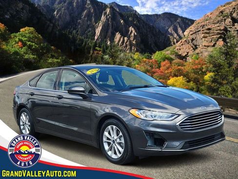 Used 2020 Ford Fusion SE FWD image 1