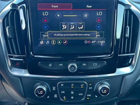 Used 2022 Chevrolet Traverse RS image 10