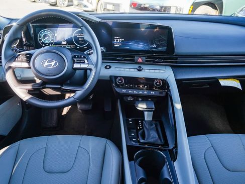 New 2025 Hyundai Elantra Limited image 14
