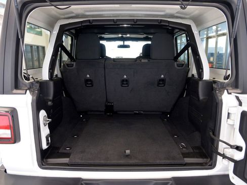 Used 2021 Jeep Wrangler Unlimited Sahara w/ Cold Weather Group image 30