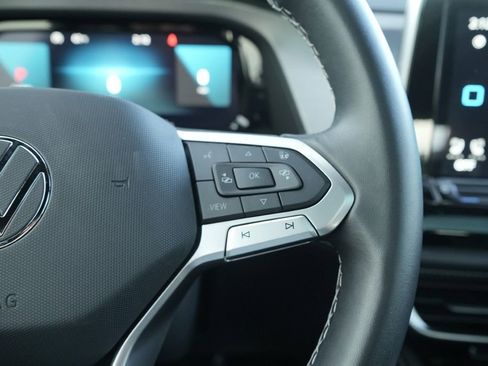 Used 2025 Volkswagen Atlas Cross Sport SE image 29