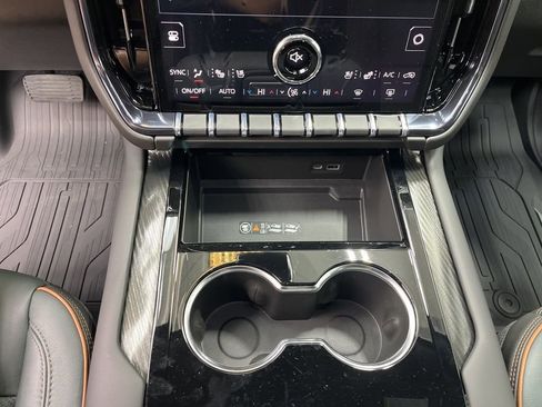 New 2026 GMC Yukon XL AT4 w/ AT4 Premium Package AWD/4WD image 19