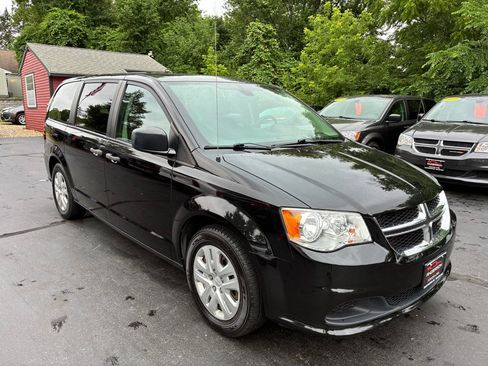 Used 2019 Dodge Grand Caravan SE FWD image 4