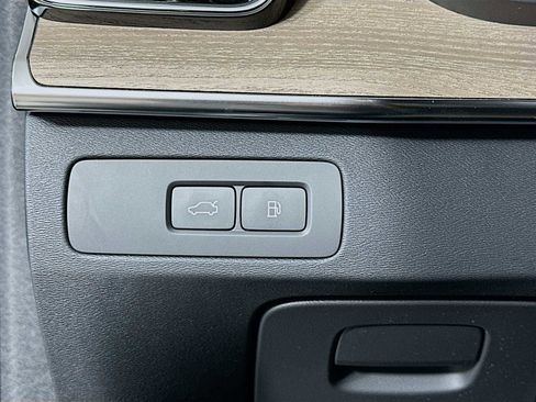 New 2026 Volvo XC90 T8 Plus w/ Protection Package Premier image 10